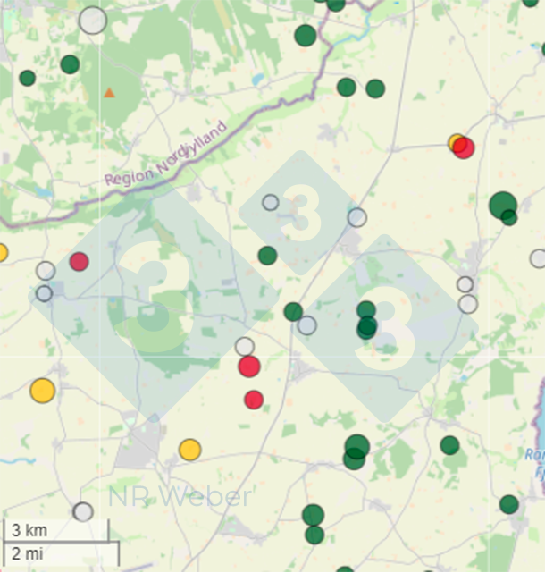 <p>Figura 2. Exemplo de mapas de &aacute;rea&nbsp;com explora&ccedil;&otilde;es coloridas de acordo com o estado em rela&ccedil;&atilde;o ao PRRS. vermelho = seropositivo, verde = seronegativo, amarelo = em erradica&ccedil;&atilde;o branco = estatuto desconhecido</p>
